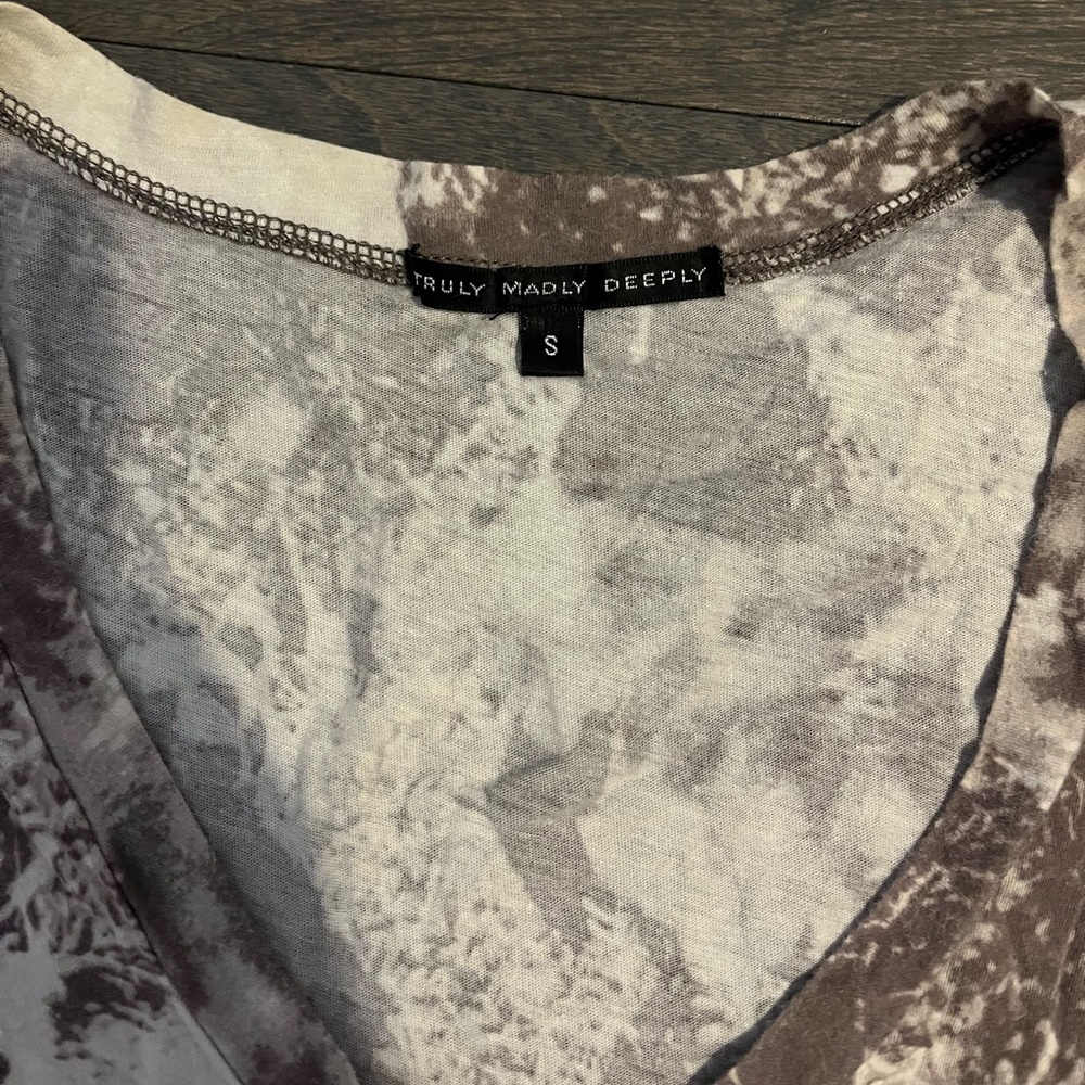 Oversized T-shirt - Picture 2 of 3